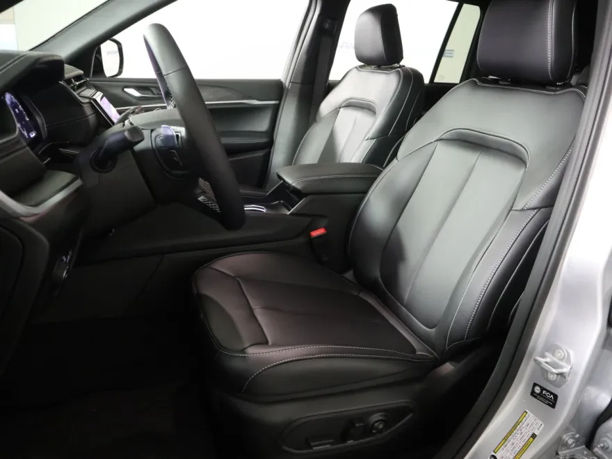 2025 Jeep Grand Cherokee Limited photo 21