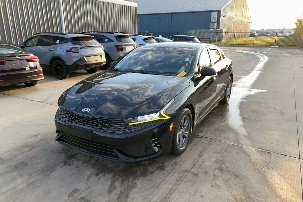2021 Kia K5 LXS photo 1