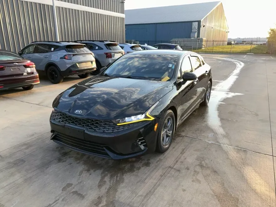 2021 Kia K5 LXS photo 1