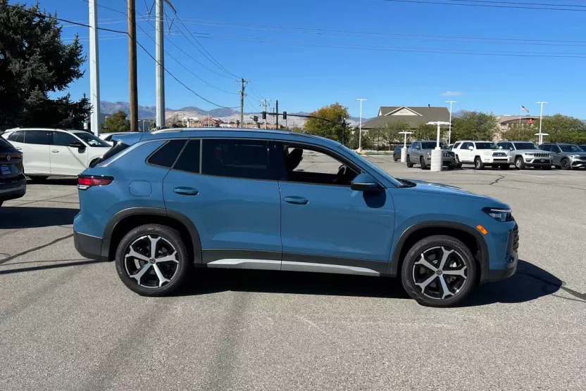 2025 Volkswagen Tiguan SE photo 1
