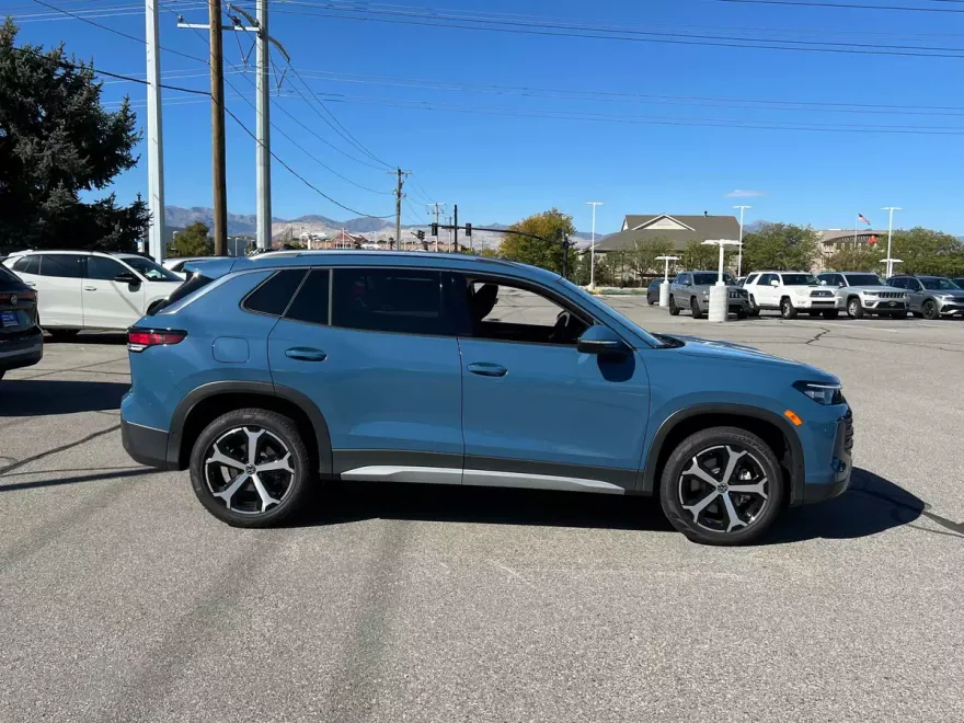 2025 Volkswagen Tiguan SE photo 1