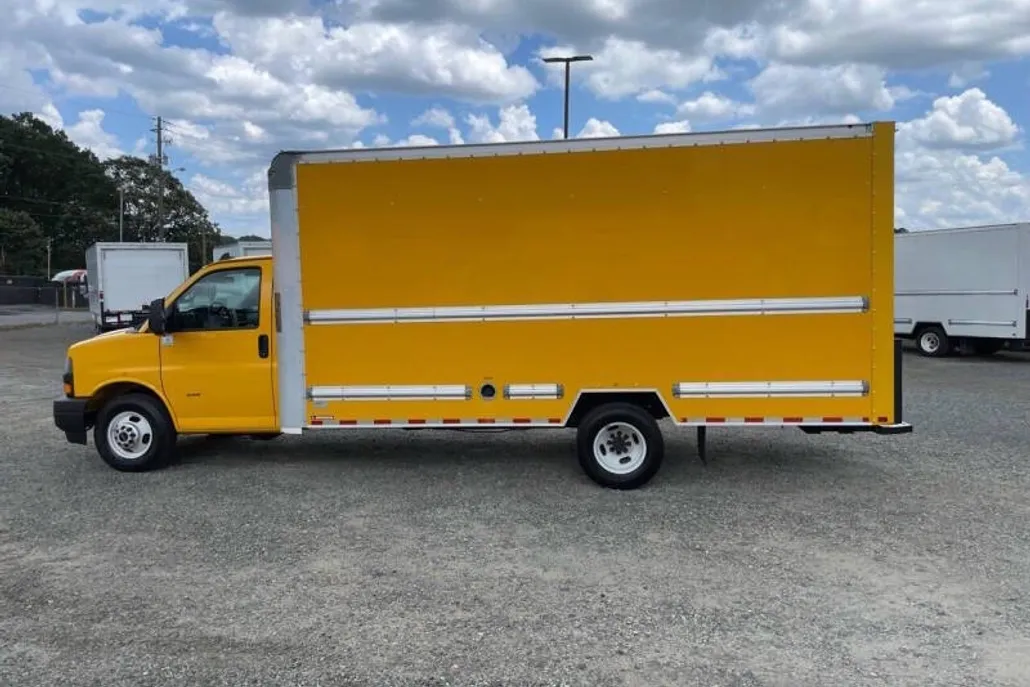 2021 Gmc Savana 3500 Cutaway photo 1