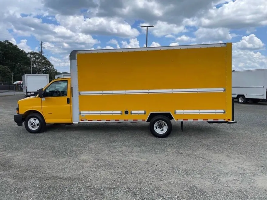 2021 Gmc Savana 3500 Cutaway photo 1