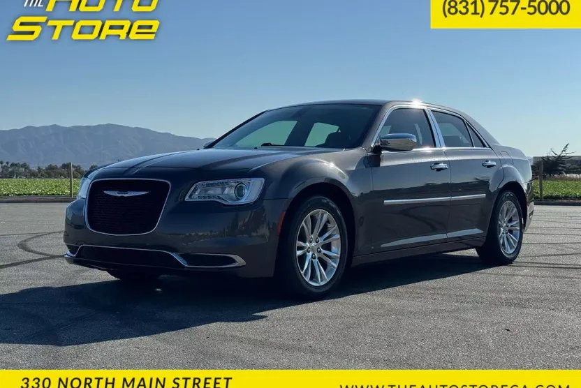 2019 Chrysler 300 Touring L photo 1