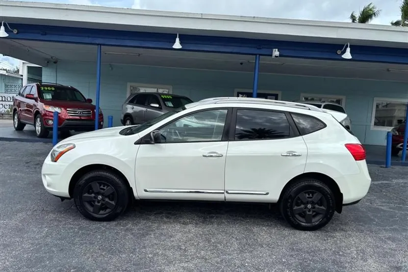 2014 Nissan Rogue Select S photo 1