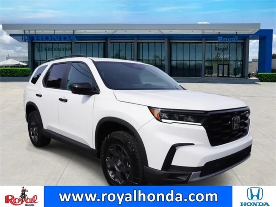 2025 Honda Pilot TrailSport photo 1