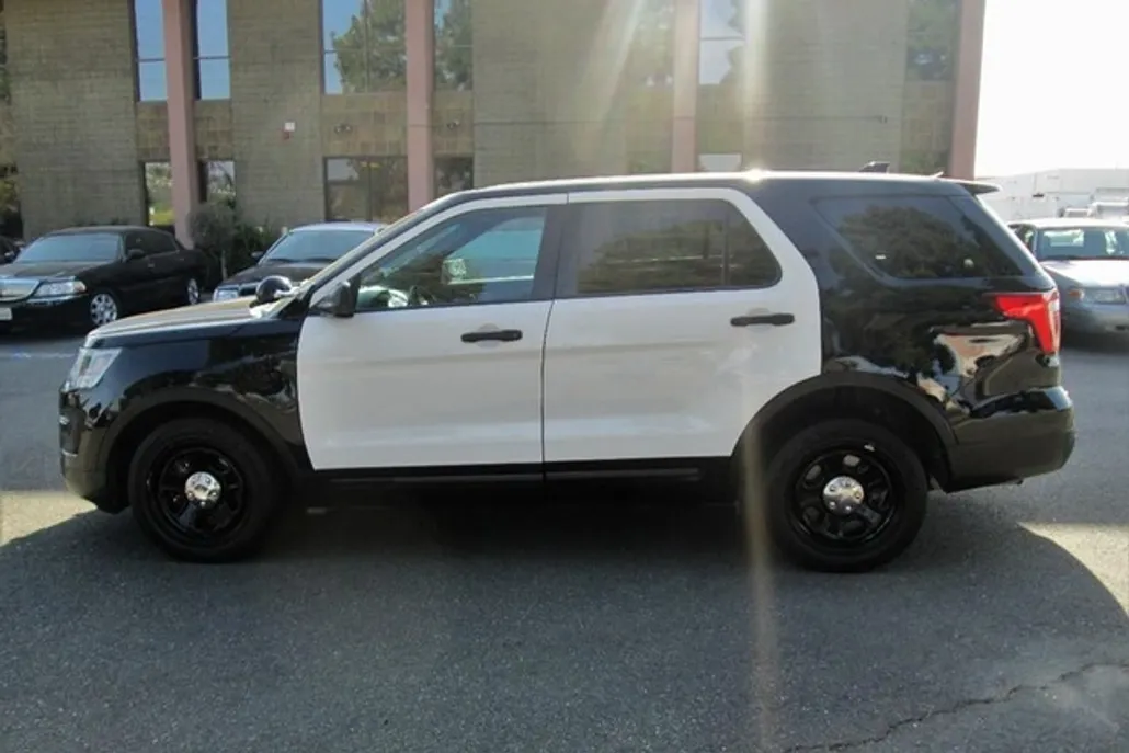 2016 Ford Explorer photo 1
