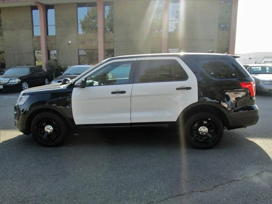 2016 Ford Explorer photo 1