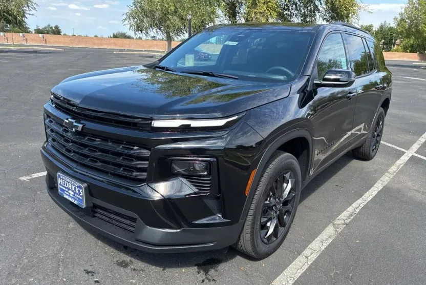 2026 Chevrolet Traverse photo 1