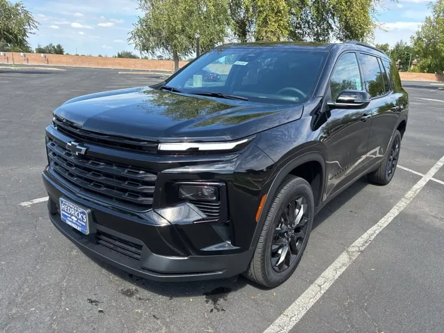 2026 Chevrolet Traverse photo 1