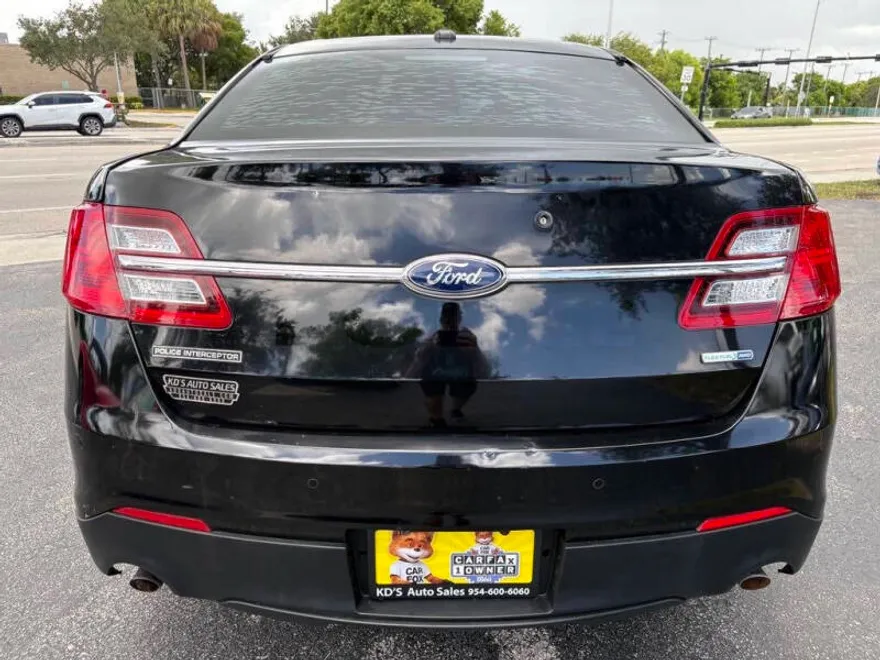 2015 Ford Taurus photo 1