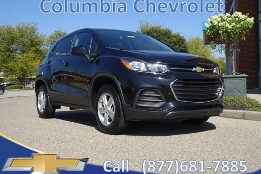 2022 Chevrolet Trax LS photo 1