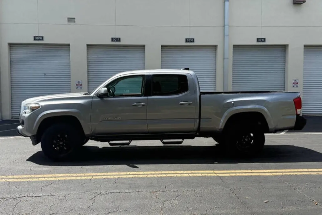 2021 Toyota Tacoma SR5 V6 photo 1