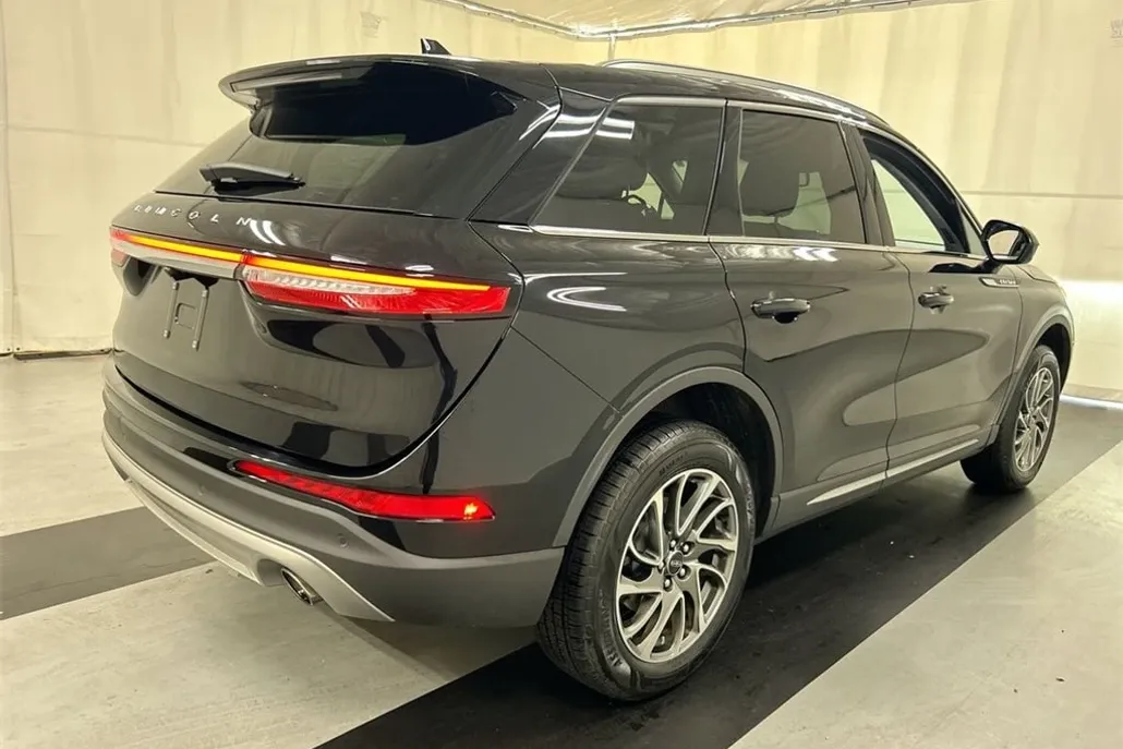 2022 Lincoln Corsair Standard photo 1