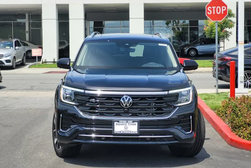 2024 Volkswagen Atlas SEL Premium R-Line photo 1