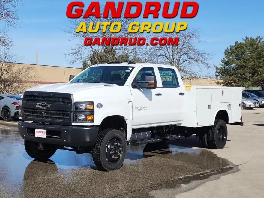 2024 Chevrolet Silverado 4500HD LT photo 1