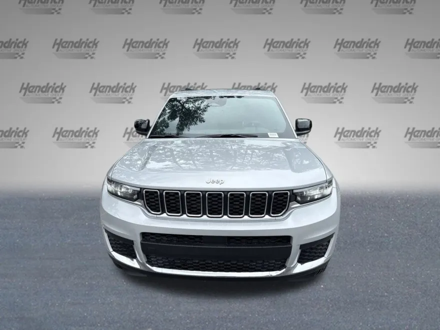 2025 Jeep Grand Cherokee Laredo photo 1