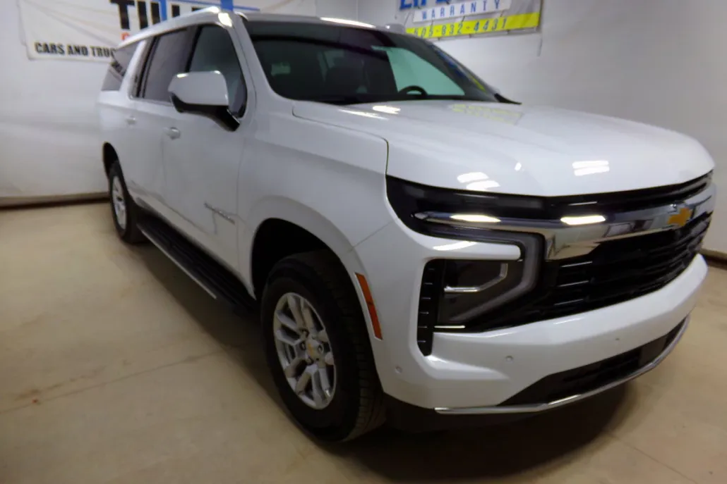 2025 Chevrolet Suburban LS photo 1