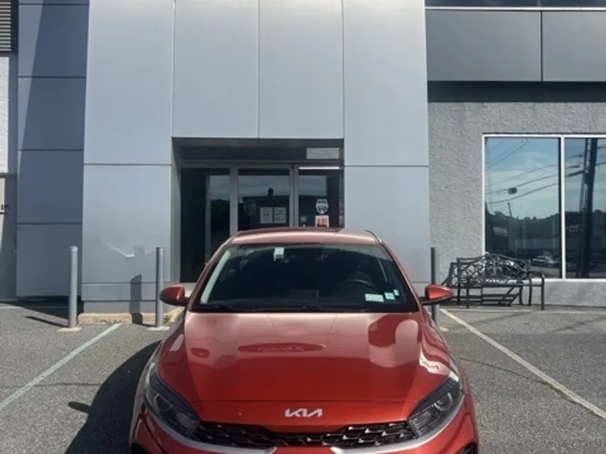 2023 Kia Forte LXS photo 1