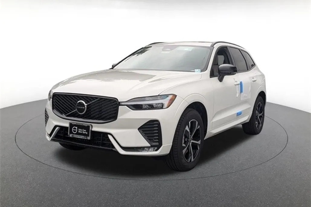 2026 Volvo XC60 B5 Core photo 1