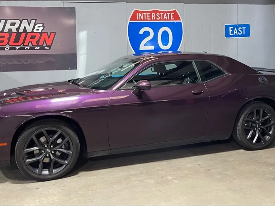 2022 Dodge Challenger SXT photo 1