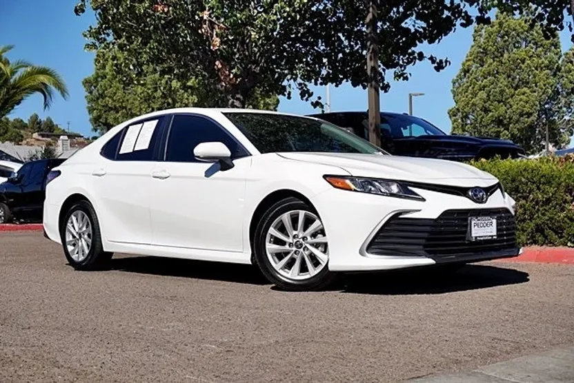 2024 Toyota Camry LE photo 1