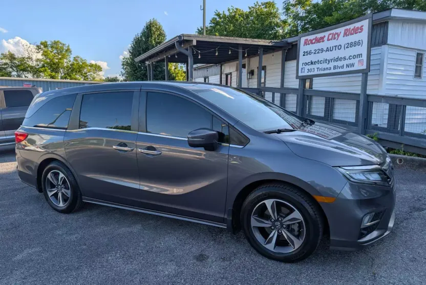 2019 Honda Odyssey Touring photo 1