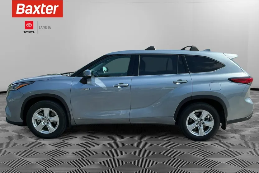 2020 Toyota Highlander LE photo 1