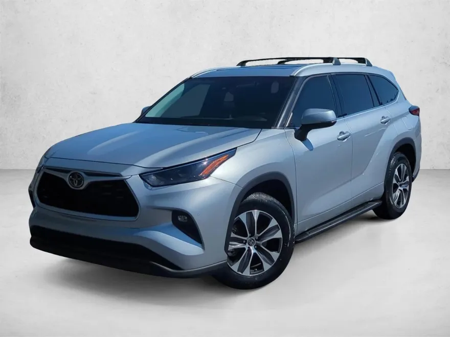 2022 Toyota Highlander XLE photo 1