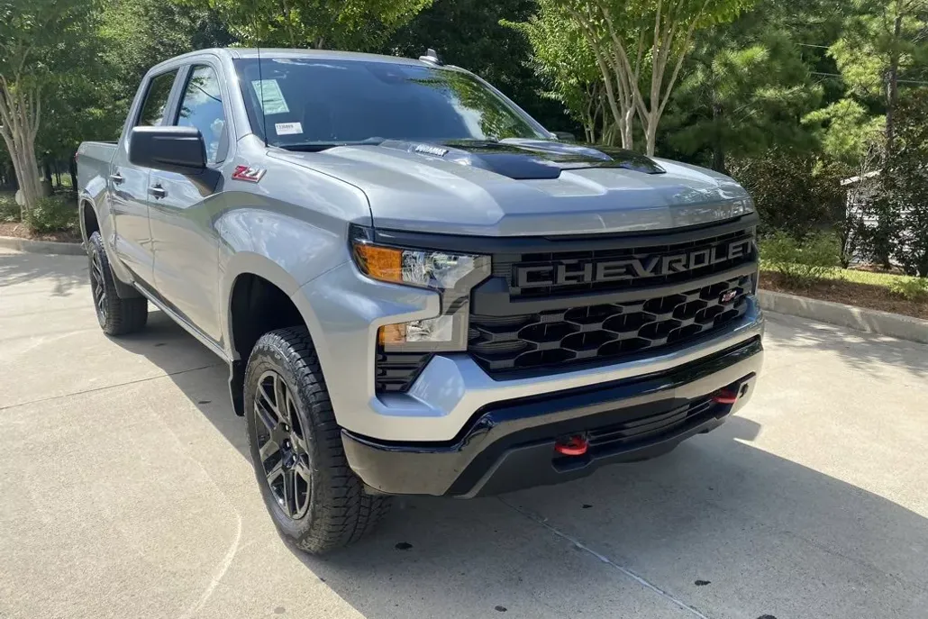 2025 Chevrolet Silverado 1500 Custom Trail Boss photo 1