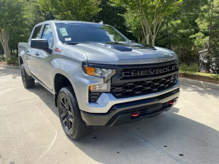 2025 Chevrolet Silverado 1500 Custom Trail Boss photo 1