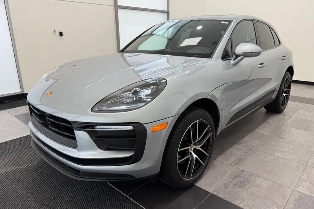 2025 Porsche Macan Base photo 1