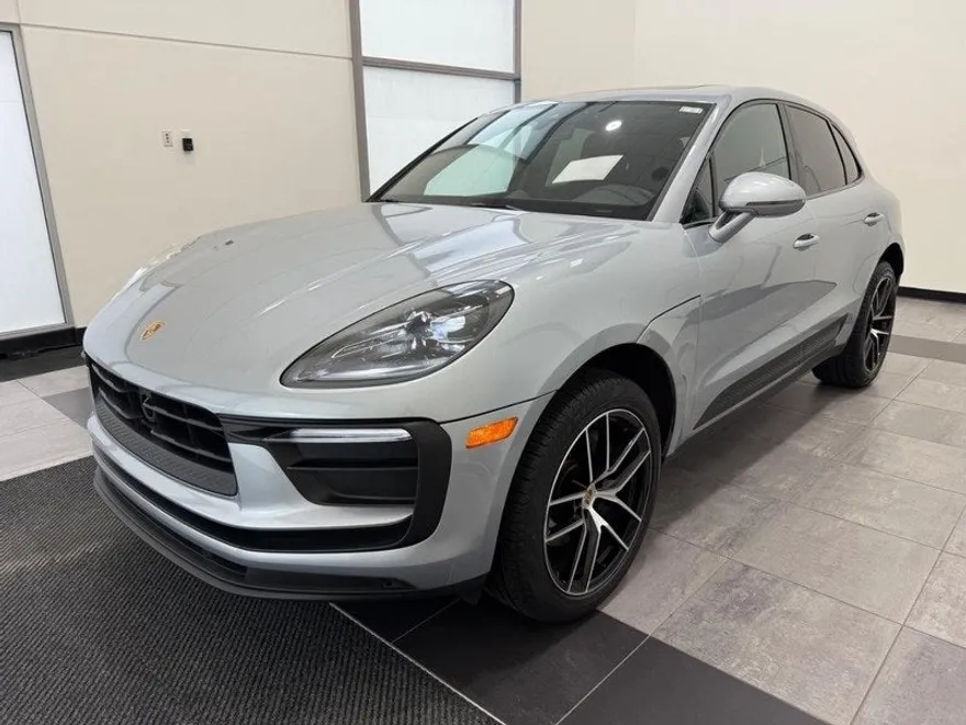 2025 Porsche Macan Base photo 1