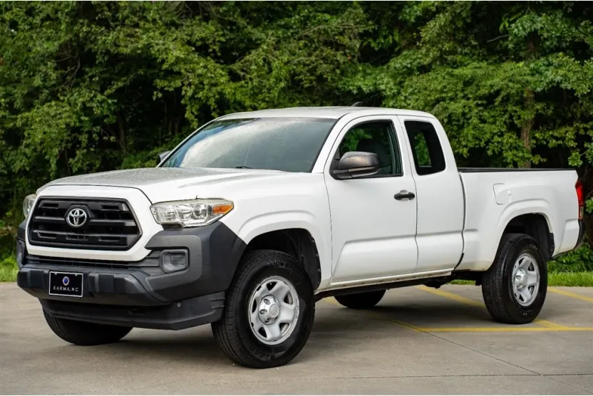2017 Toyota Tacoma SR Access Cab 4x4 photo 1