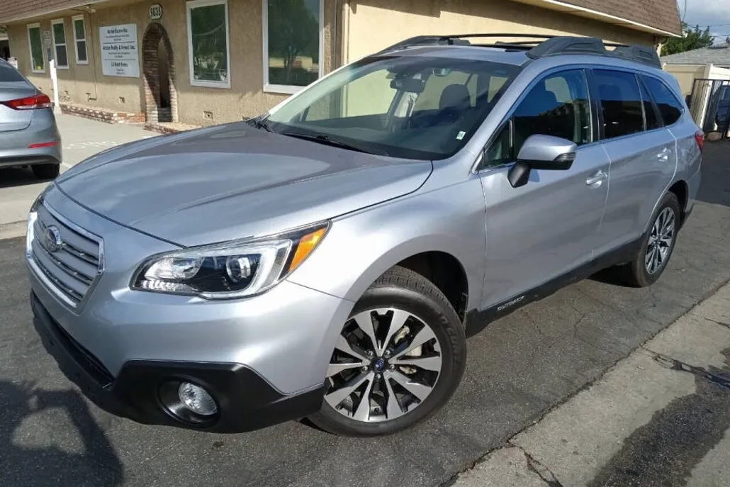 2017 Subaru Outback 2.5i Limited photo 1