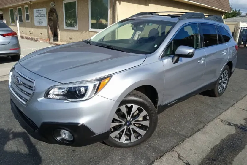 2017 Subaru Outback 2.5i Limited photo 1