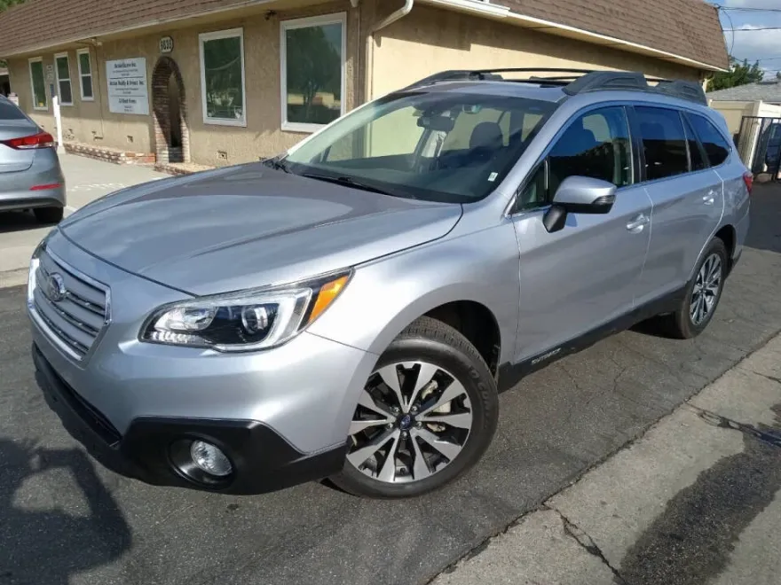 2017 Subaru Outback 2.5i Limited photo 1
