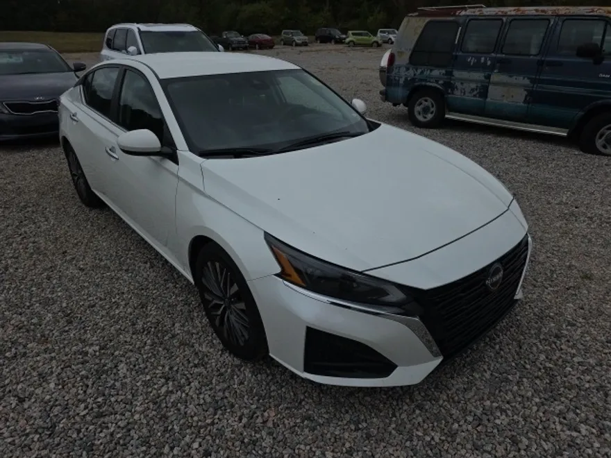 2023 Nissan Altima 2.5 SV photo 1