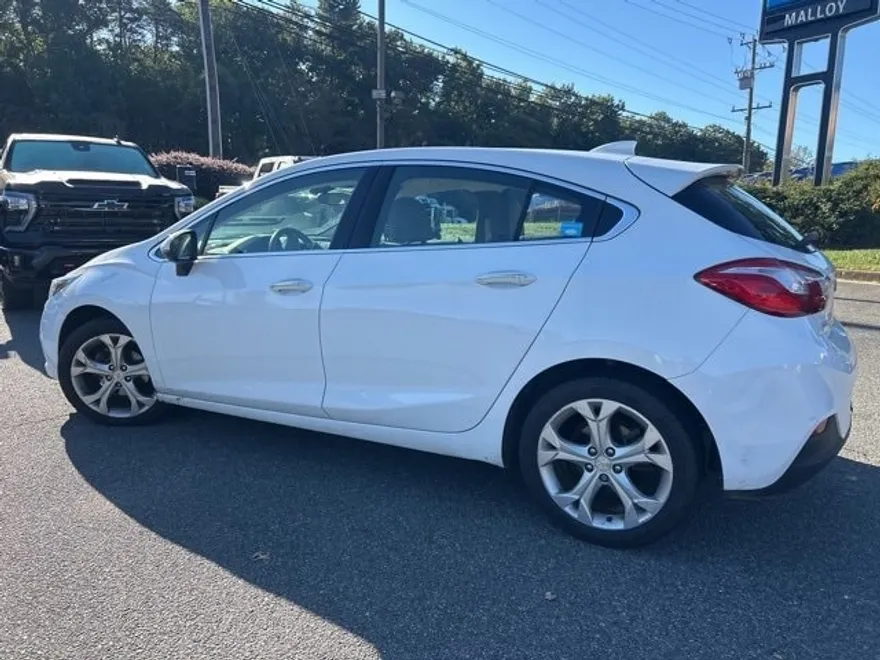 2018 Chevrolet Cruze Premier photo 1