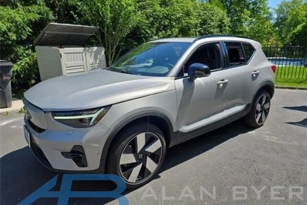 2023 Volvo XC40 Recharge Ultimate photo 1