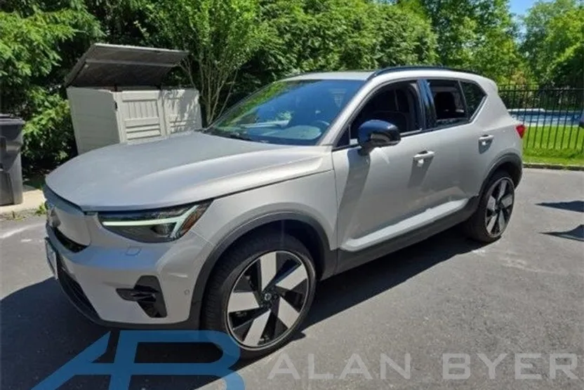 2023 Volvo XC40 Recharge Ultimate photo 1