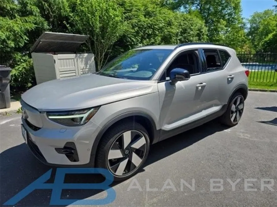 2023 Volvo XC40 Recharge Ultimate photo 1