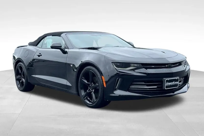 2018 Chevrolet Camaro 2LT photo 1