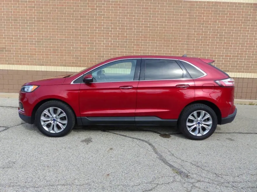 2022 Ford Edge Titanium photo 1