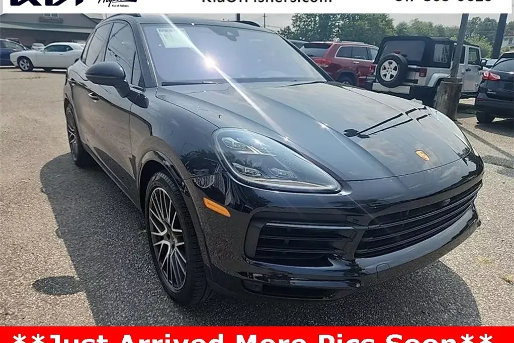 2022 Porsche Cayenne S photo 1