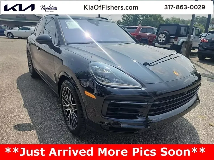 2022 Porsche Cayenne S photo 1