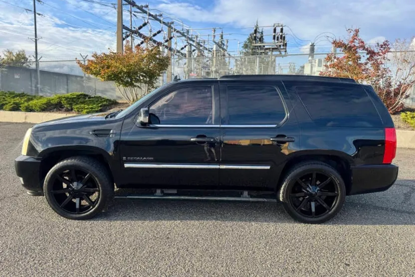 2008 Cadillac Escalade Base photo 1