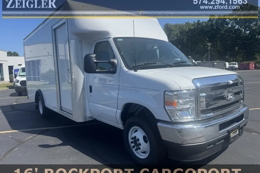2026 Ford E-450 Cutaway photo 1