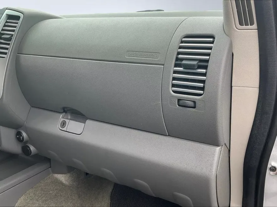 2017 Nissan Frontier SV photo 16