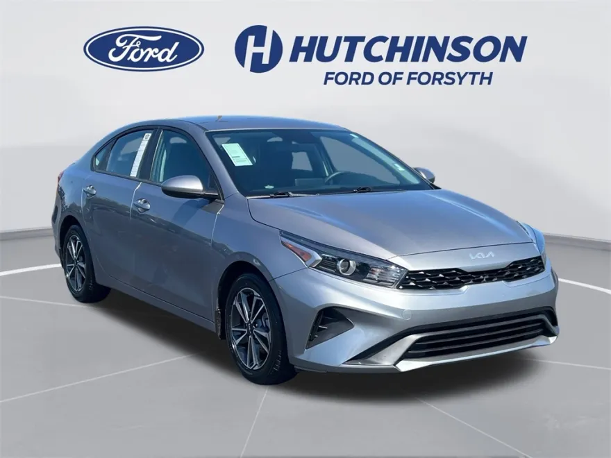 2024 Kia Forte LXS photo 1